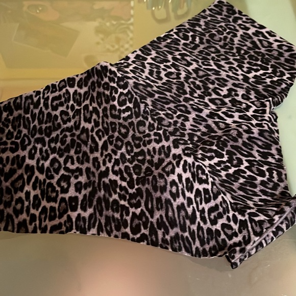 Victoria’s Secret Cheeky Pantie - Picture 2 of 3